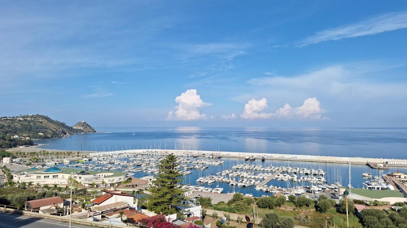 Magico Appartamenti Scafa - Marina Capo dʼOrlando エクステリア 写真